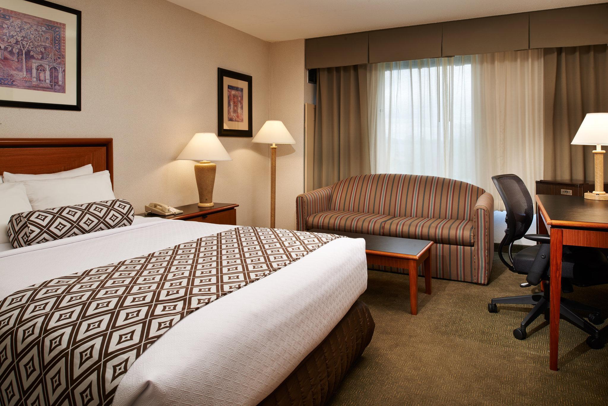 Crowne Plaza By Ihg 4*