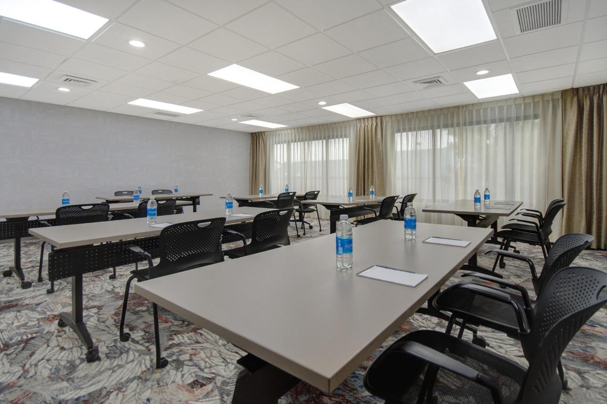 Crowne Plaza By Ihg Hotel