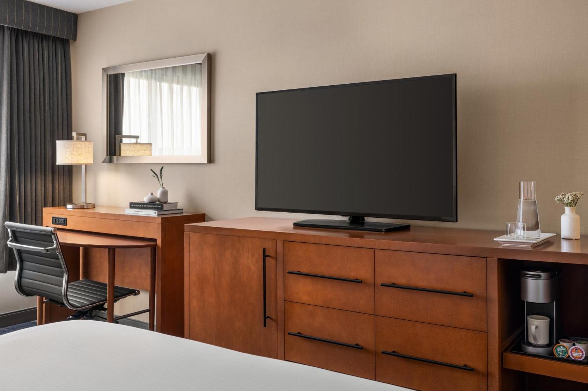 Hotel Crowne Plaza By Ihg 4*