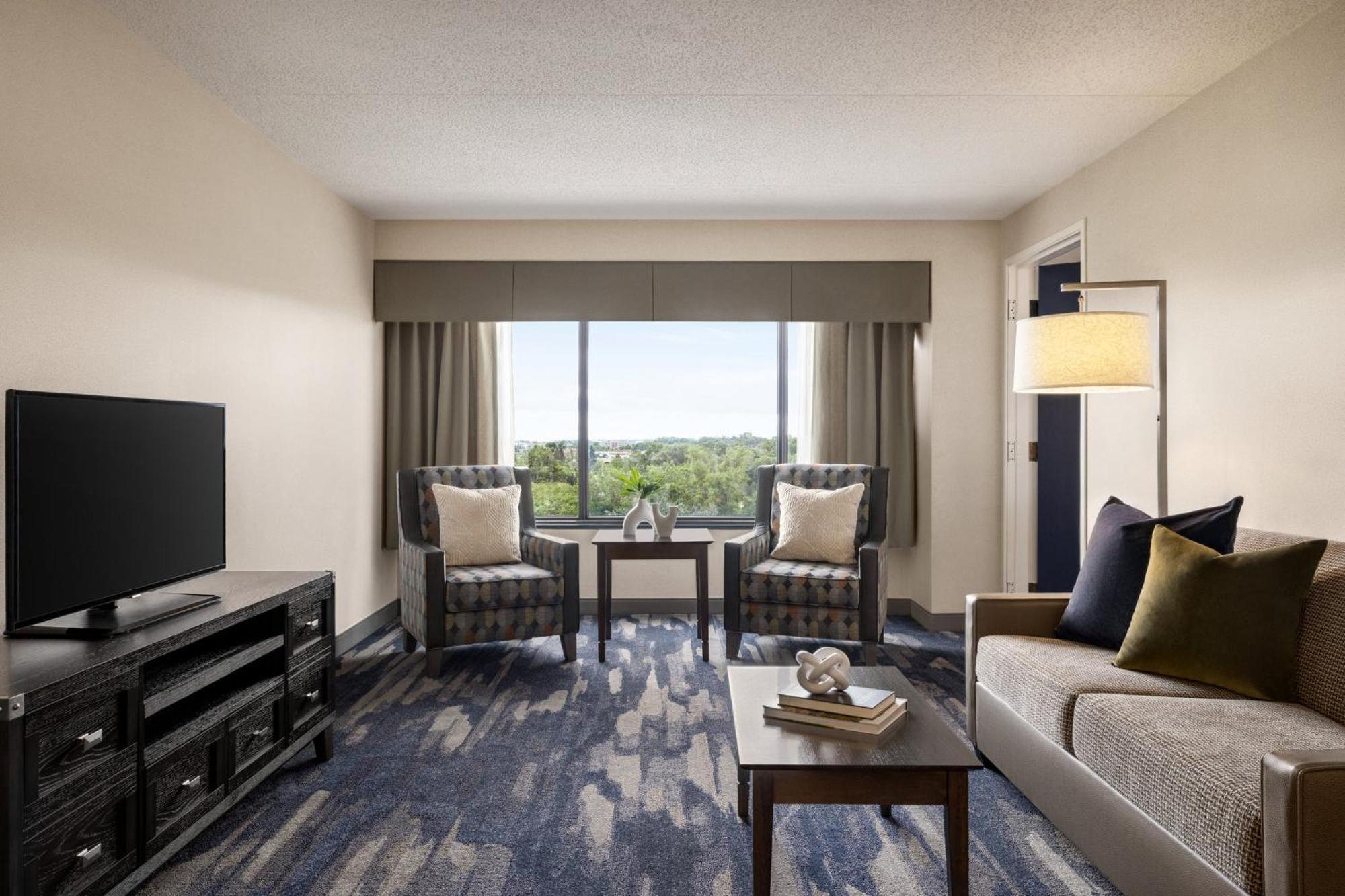 Crowne Plaza By Ihg 4*