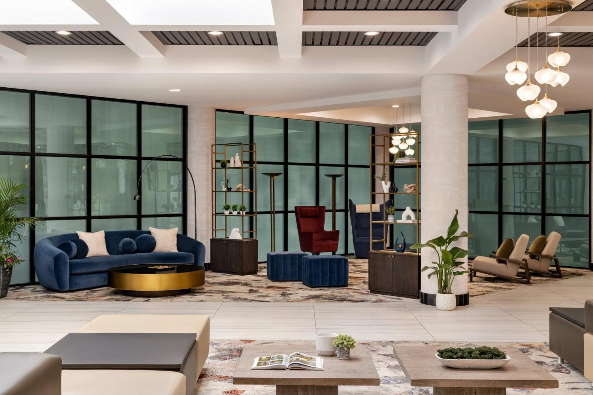 Crowne Plaza By Ihg Hotel 4*