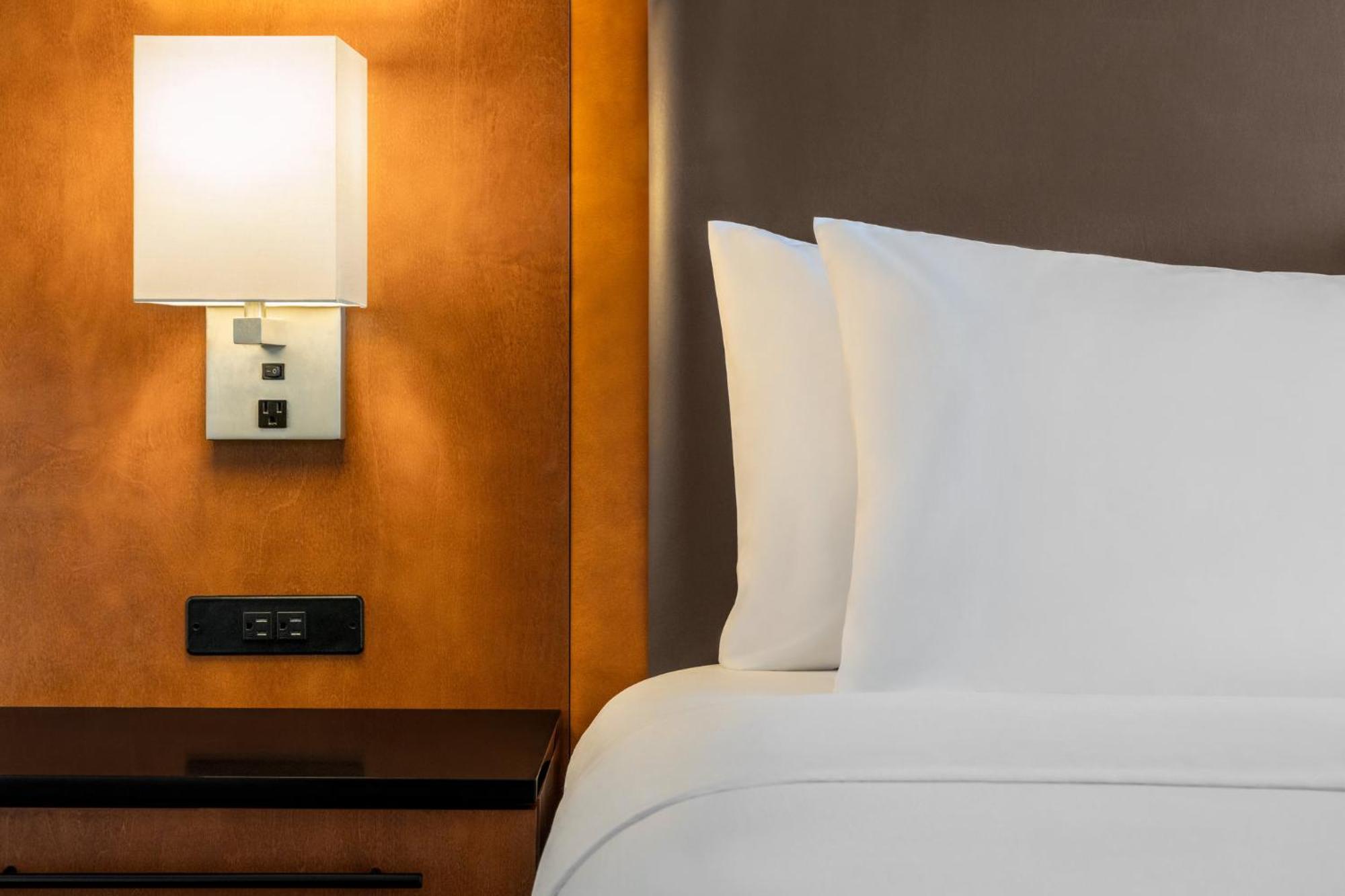 Hotel Crowne Plaza By Ihg 4*