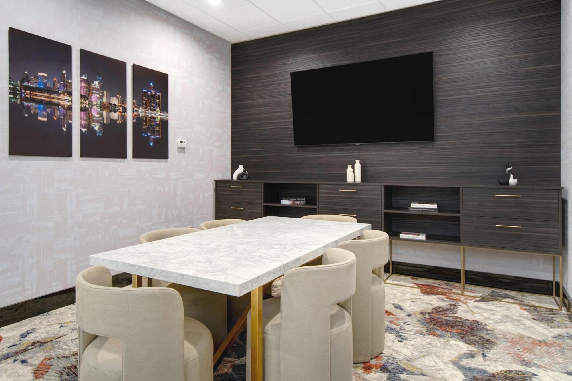 Hotel Crowne Plaza By Ihg 4*