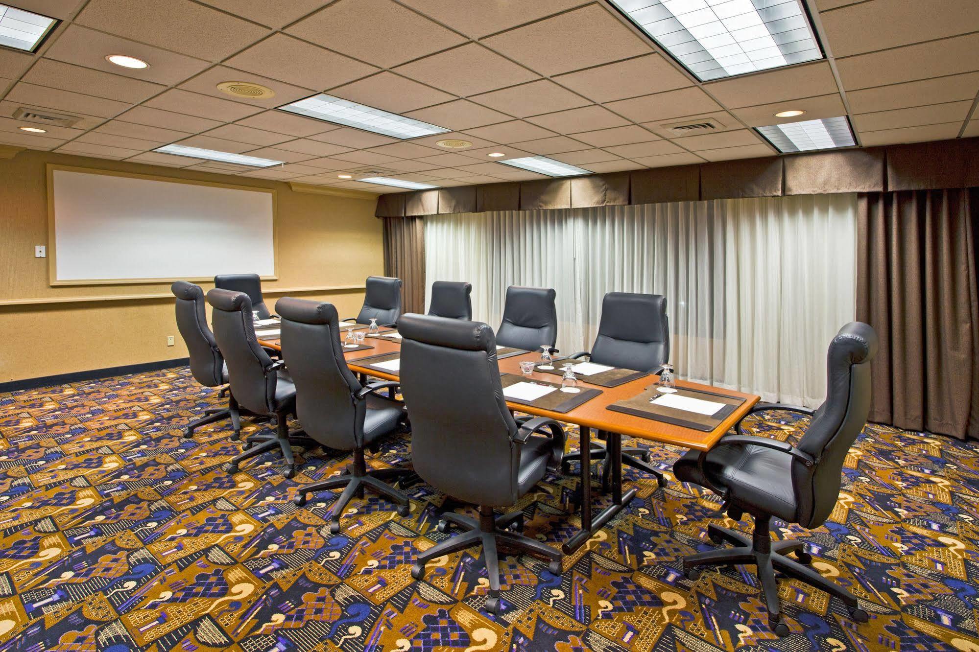 Crowne Plaza By Ihg Hotel Auburn Hills