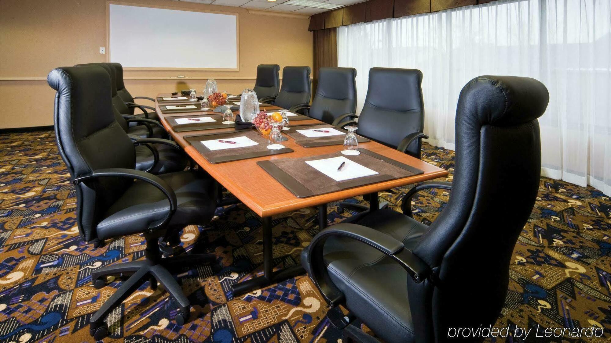 Crowne Plaza By Ihg Hotel 4*